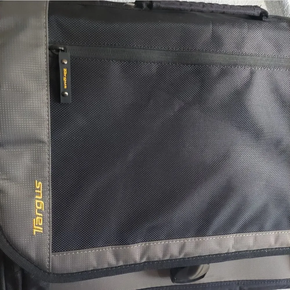 Targus CityGear Messenger Crossbody Shoulder Bag Black Gray